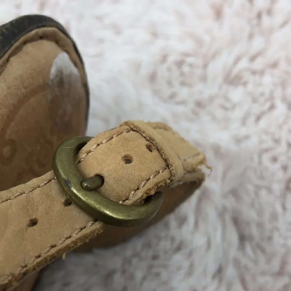 Born tan cross strap leather sandal size 8